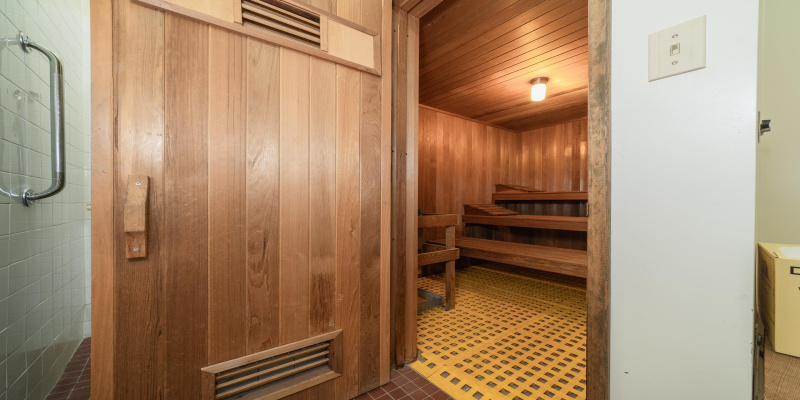 His and Hers Sauna as well as two washrooms