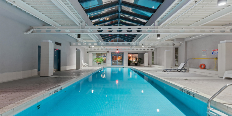 INDOOR SWIMMING POOL, YOU HAVE SAUNA & HOT TUB AT THE SAME LEVEL