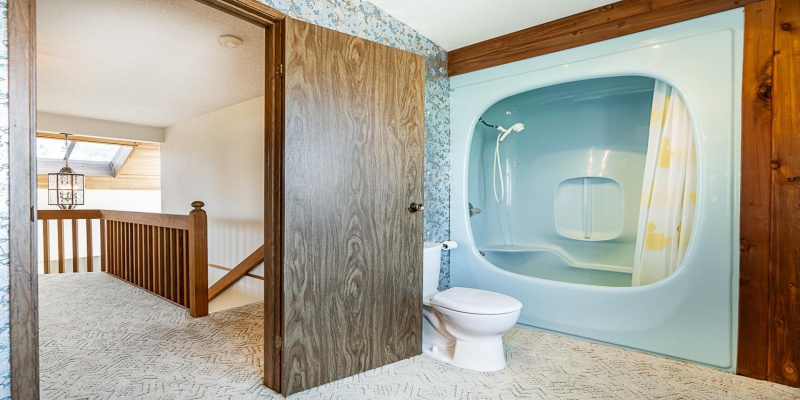 Huge upstairs bathroom with double sinks and one of a kind funky  deep soaker tub and shower!